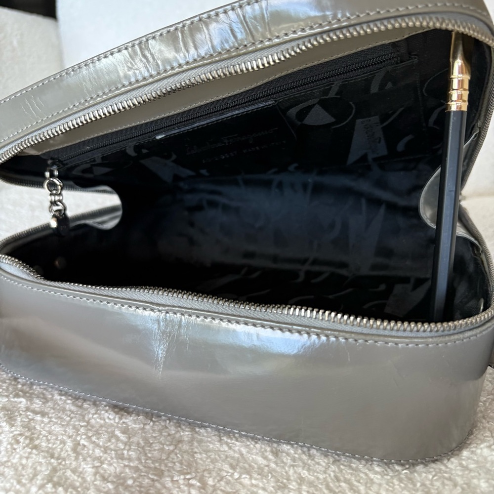 👜 Salvatore Ferragamo Vintage Box Crossbody Bag – Grey Leather - Picture 9 of 11